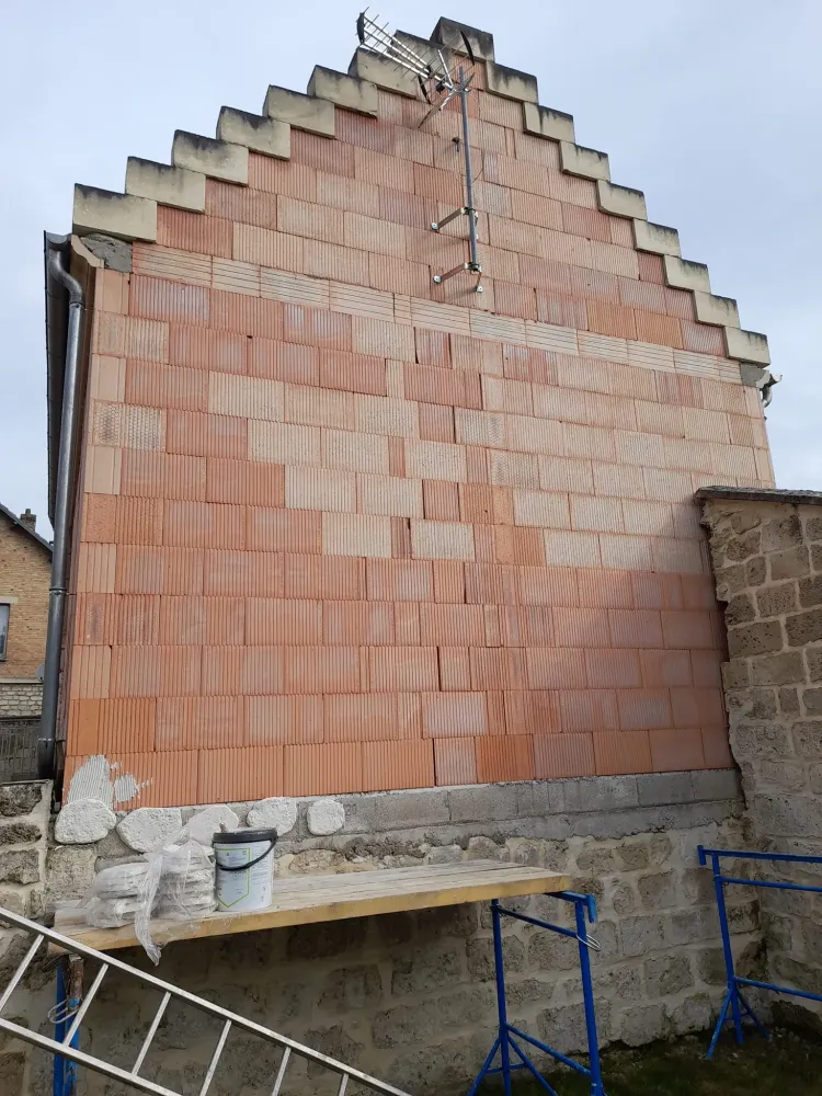 pose de pierres façade extérieure - avanwebp